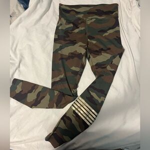 Forever 21 camo legging *Free with purchase*
